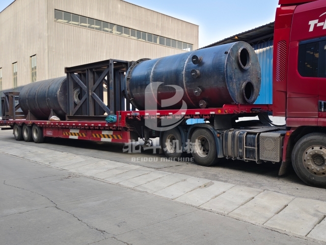 大型烘干機設(shè)備裝車緊張推進(jìn)保進(jìn)度